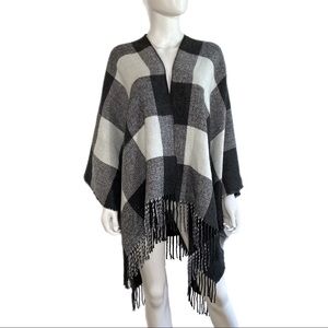 Jane & Berry Gray & White Plaid Fringed Soft Poncho Sweater